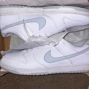 I’m selling some nike dunks once wore one time